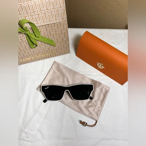 Tory Burch Black and White Sunglasses - Picture 5 of 6